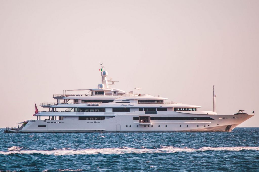 how much is a yacht charter per day