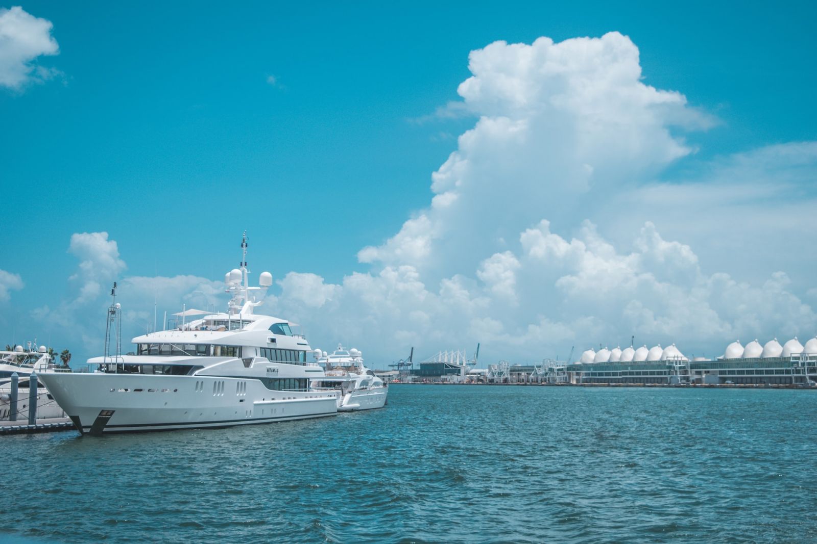 luxury yachts cost