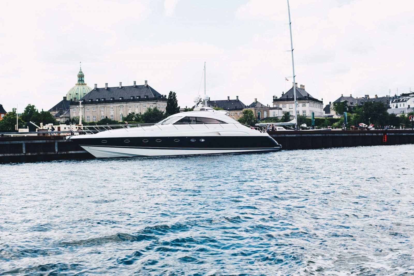 luxury yachts cost