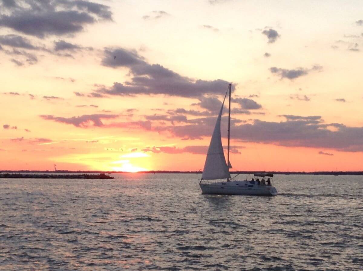 sailboat cruising great lakes