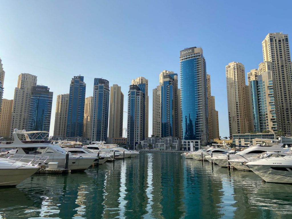 how to rent a yacht in dubai