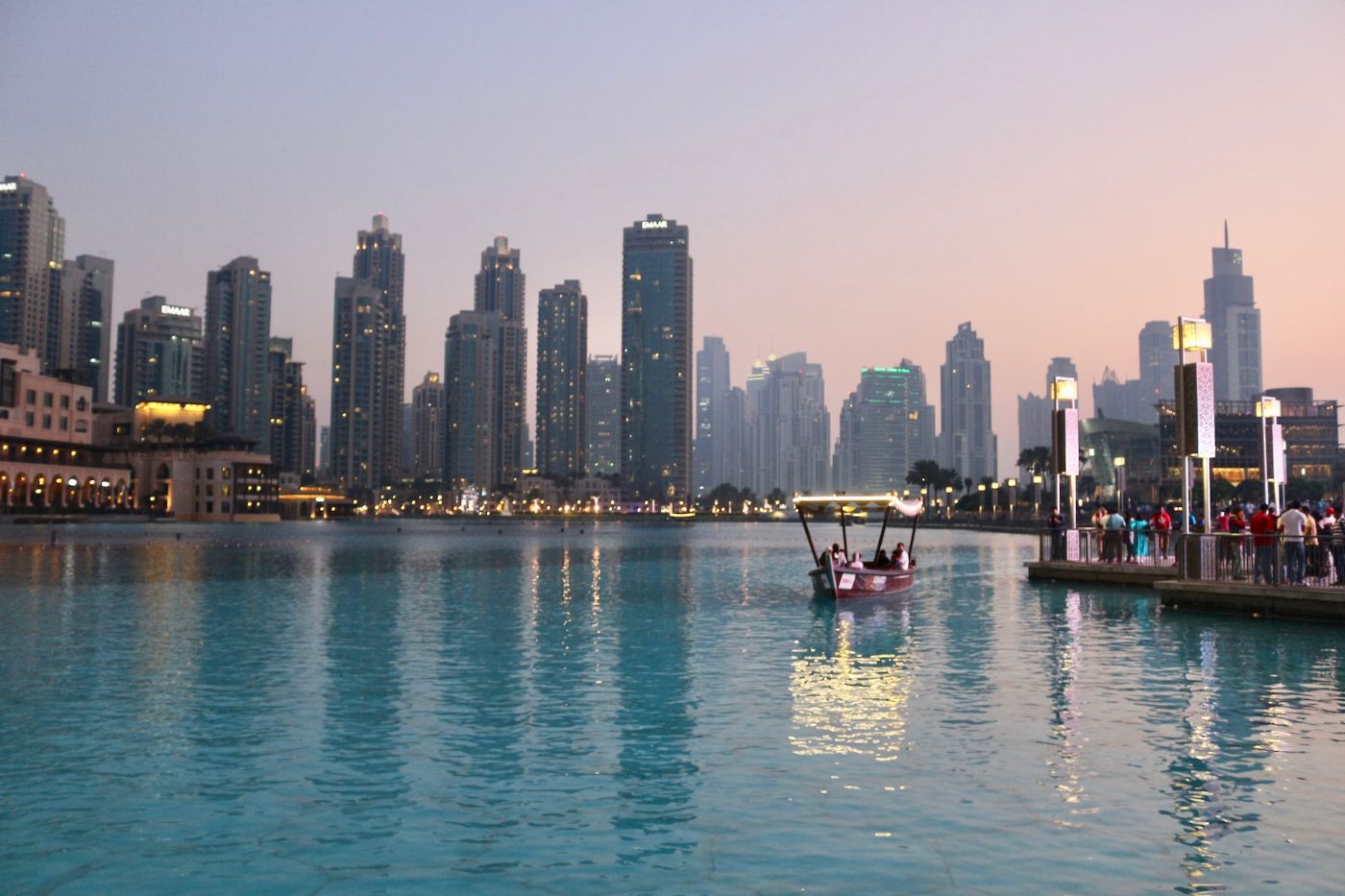 how to rent a yacht in dubai