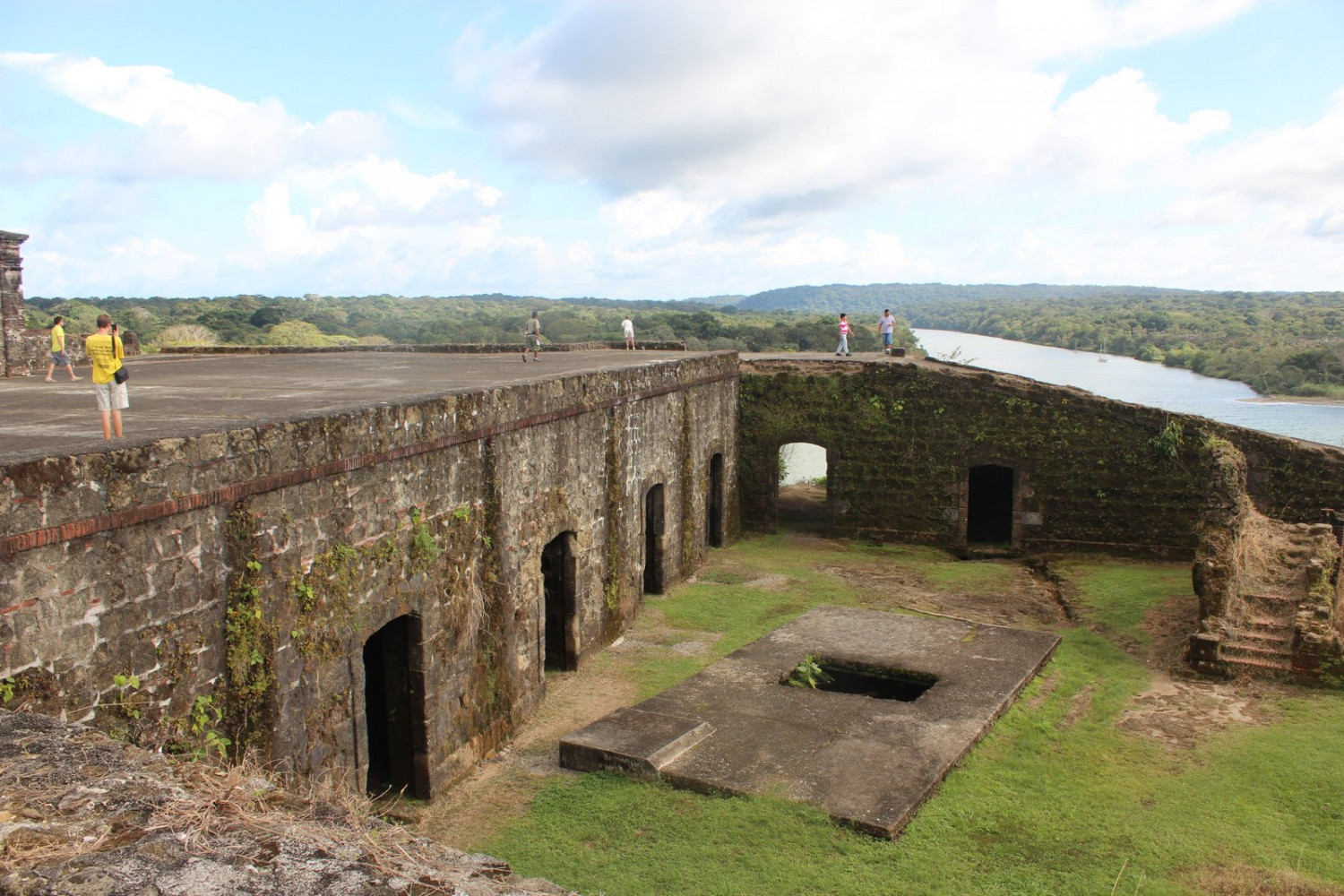 transit the panama canal by yacht