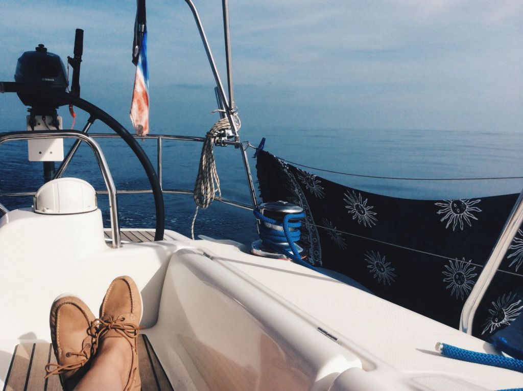 how to live aboard a sailboat