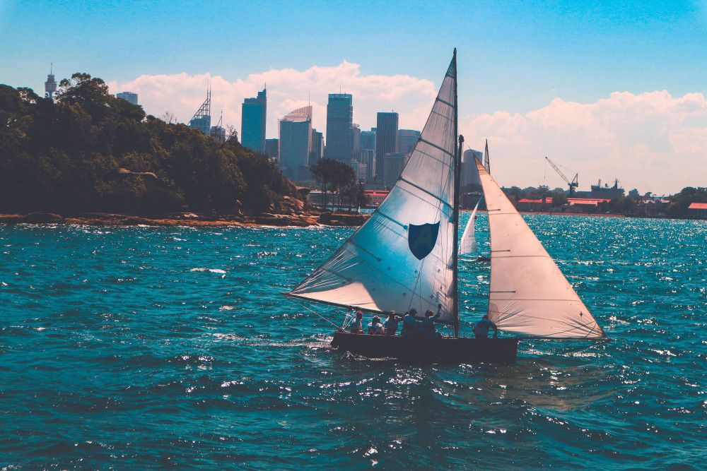 Sailboat in front of NYC with Bermuda mainsail and Jib