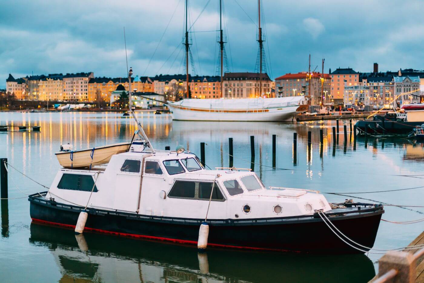 powerboat sailing yacht