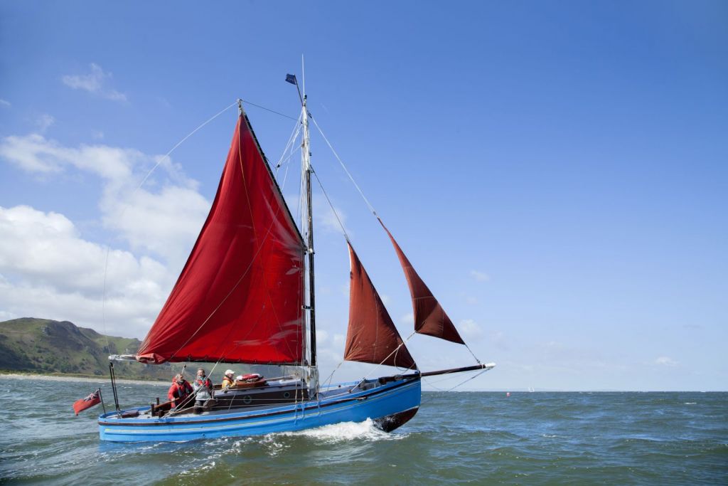 smallest sailboat to sail around the world