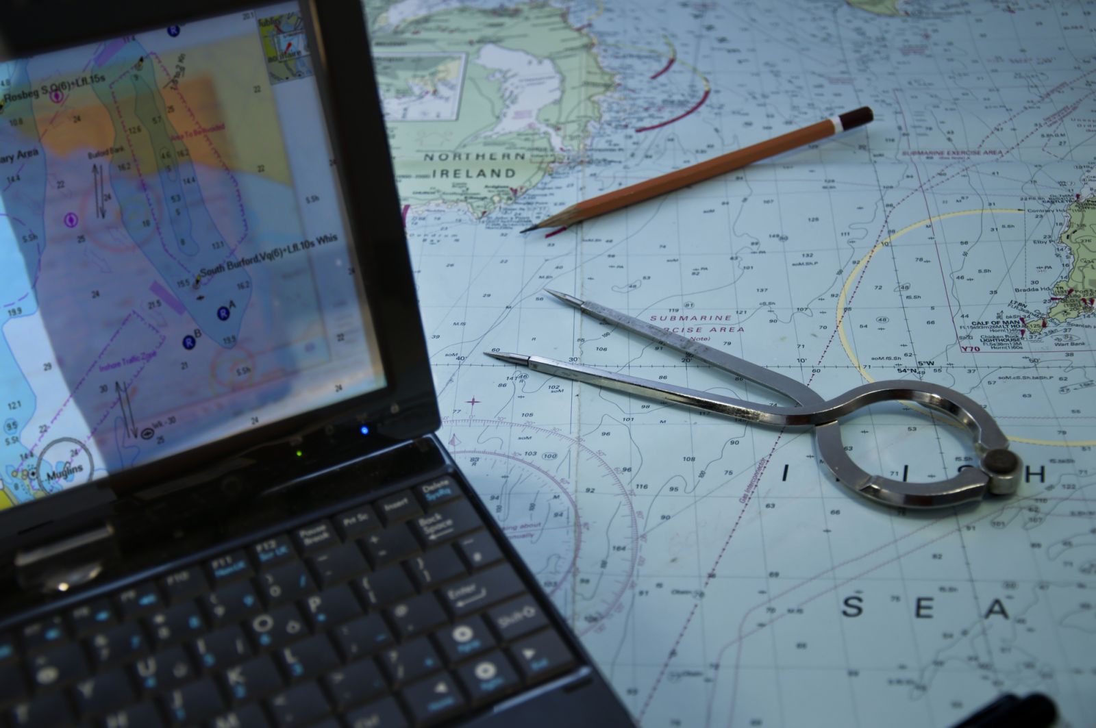 ᐅ What is a chartplotter for fishing? 【and how to read it?】