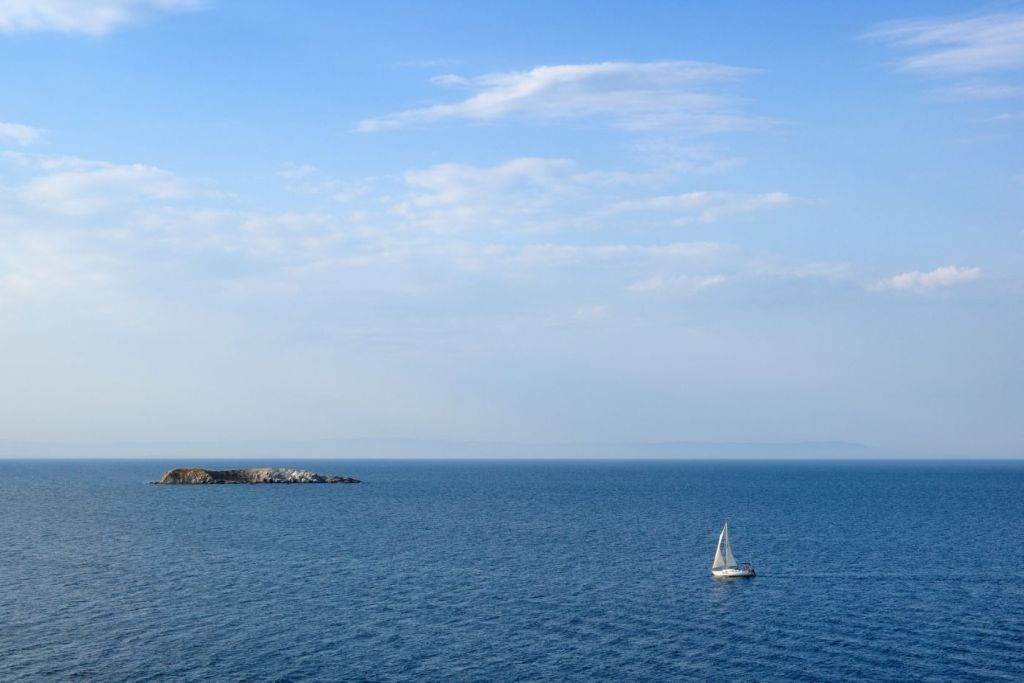 smallest sailboat to sail around the world