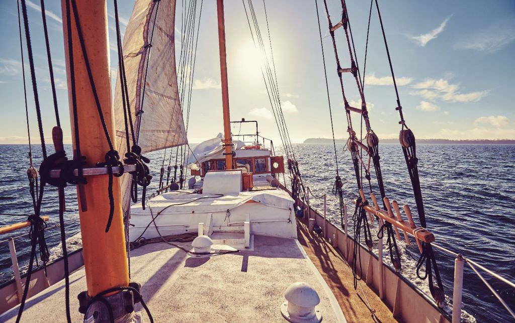 mast foot on sailboat