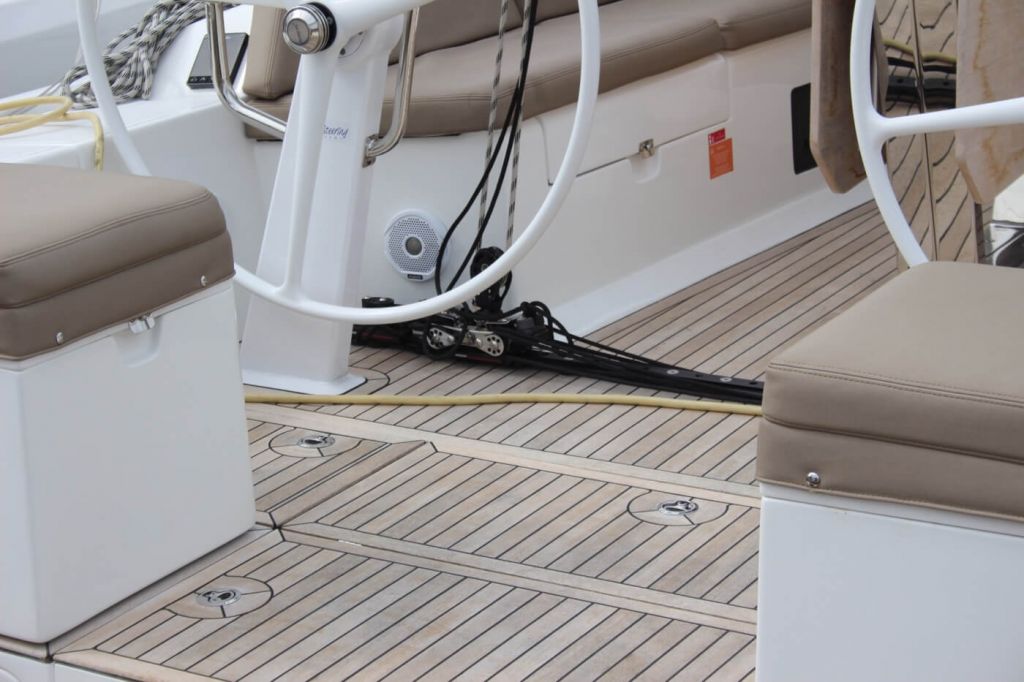 mainsail traveller position