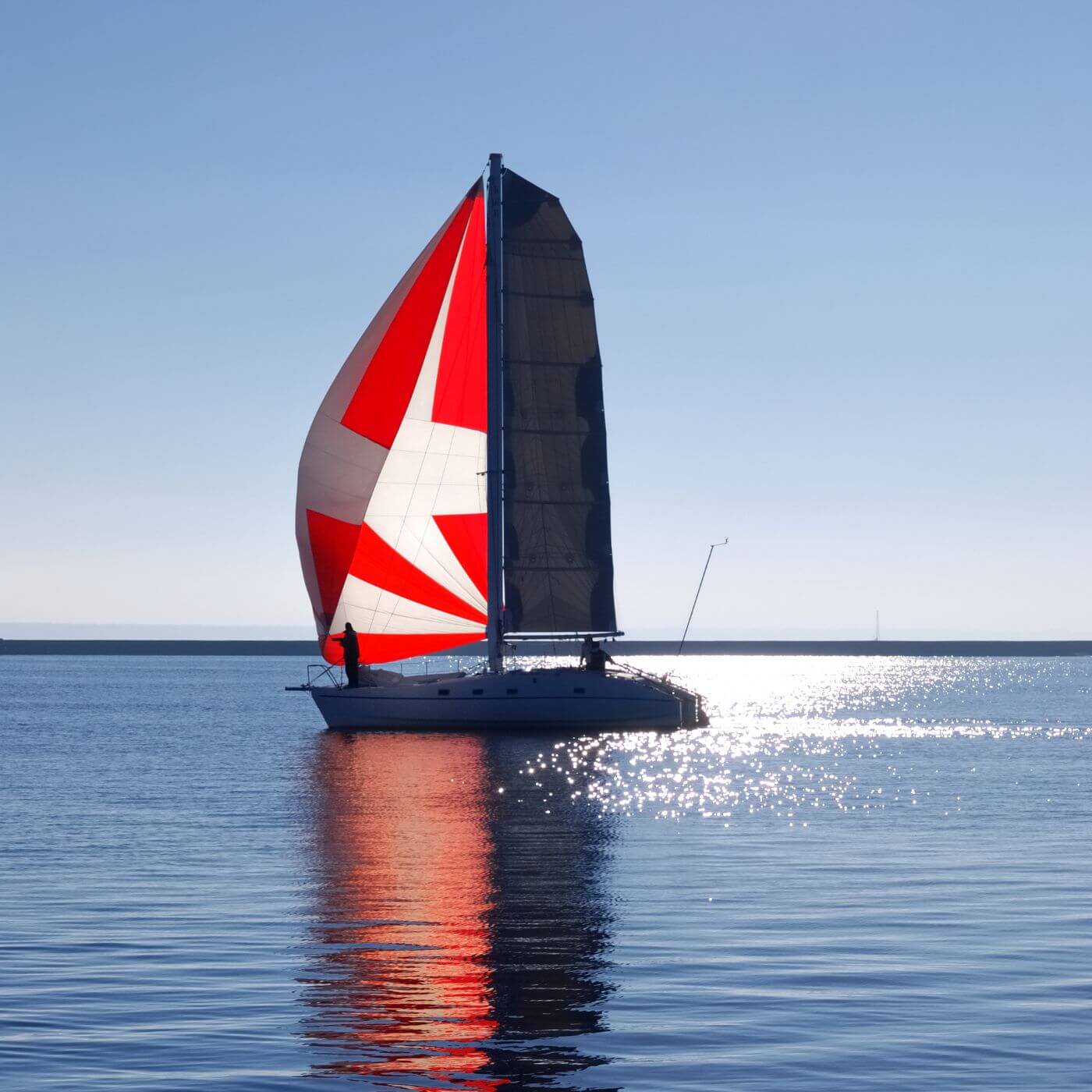 spinnaker-vs-gennaker-the-difference-explained-improve-sailing