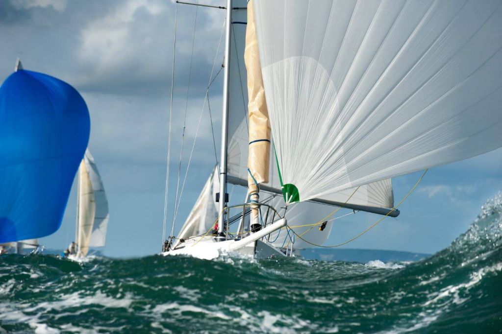 Spinnaker vs. Gennaker: Difference Explained - Improve Sailing