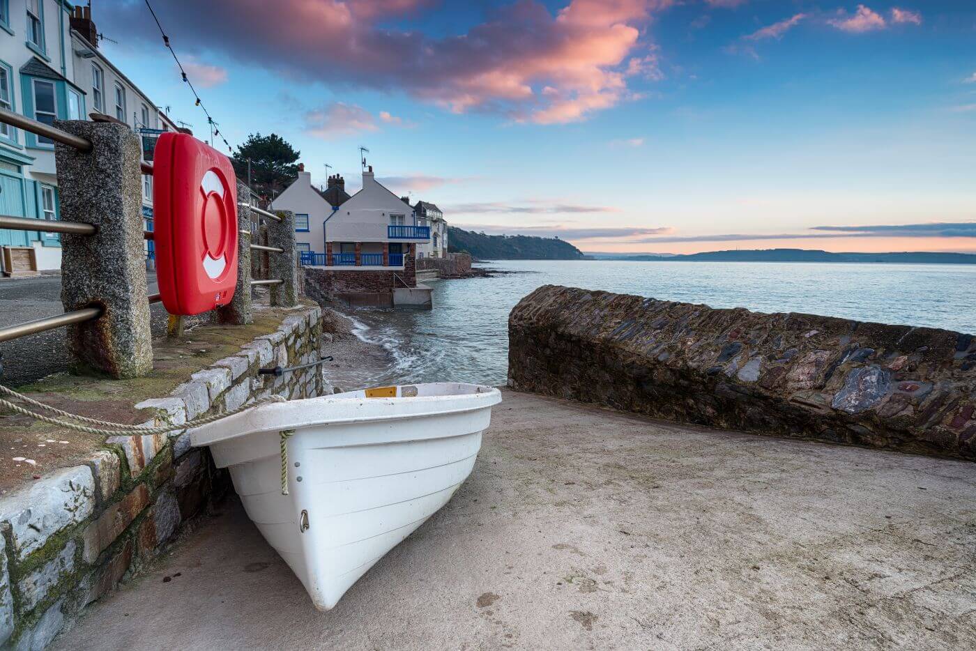 dinghy vs sailboat