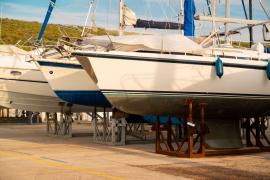 sailing yachts with lifting keel