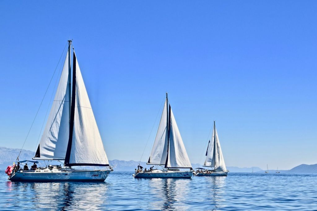 learn how to sail a yacht