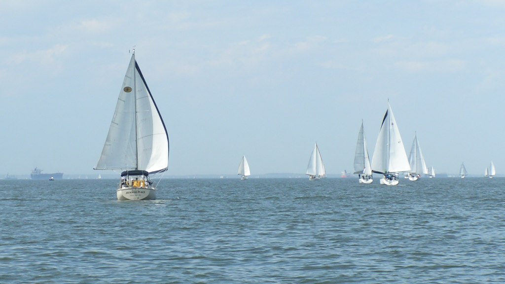 how to trim sails on a sailboat