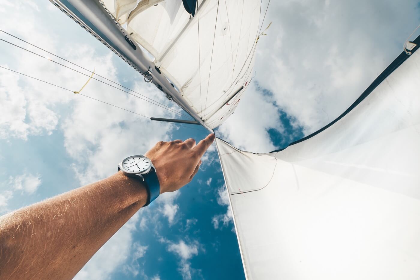 how to trim sails on a sailboat